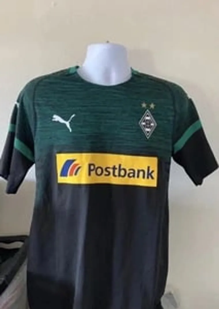 Borussia Mönchengladbach football shirt with Postbank sponsor on a mannequin